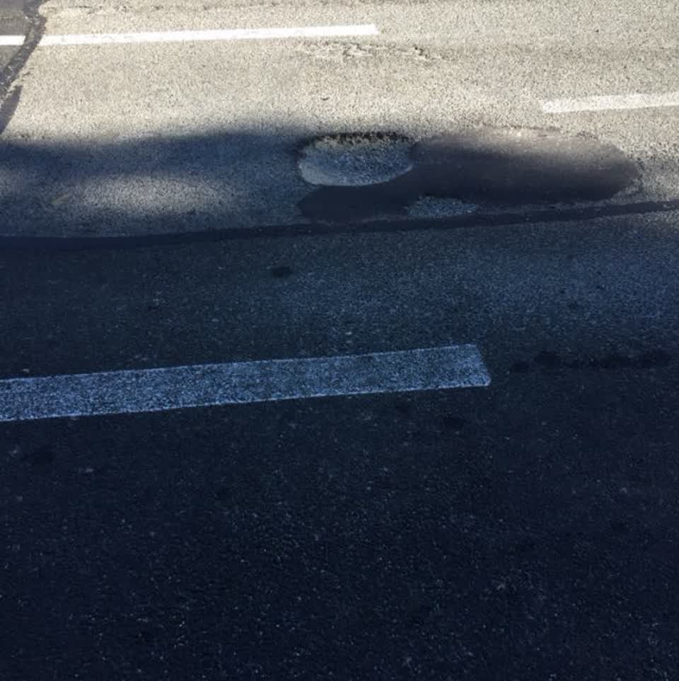 The photograph attached to this roading/streets report