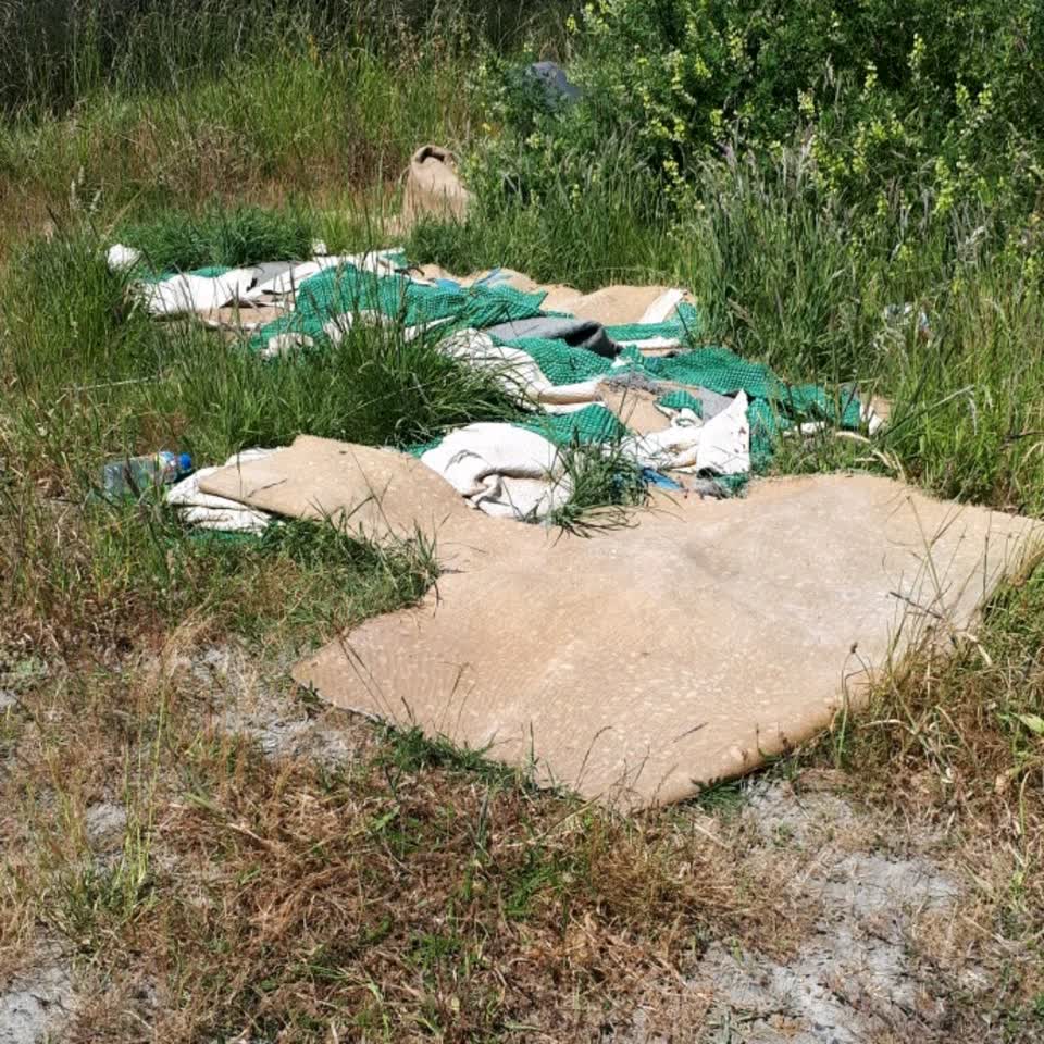 The photograph attached to this rubbish/recycling report