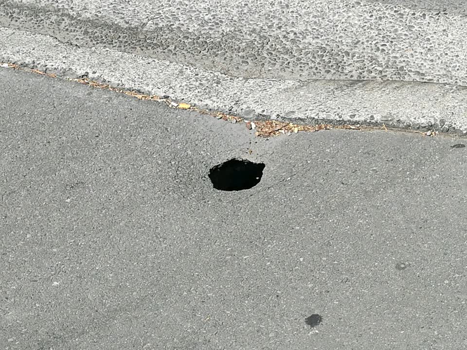 The photograph attached to this roading/streets report