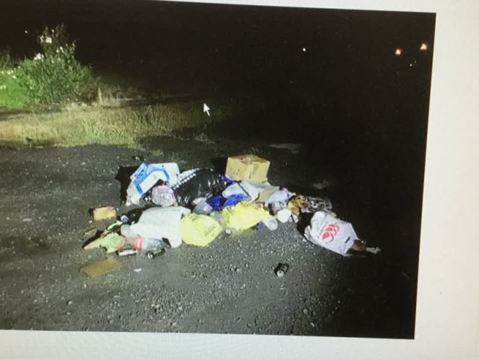 The photograph attached to this rubbish/recycling report