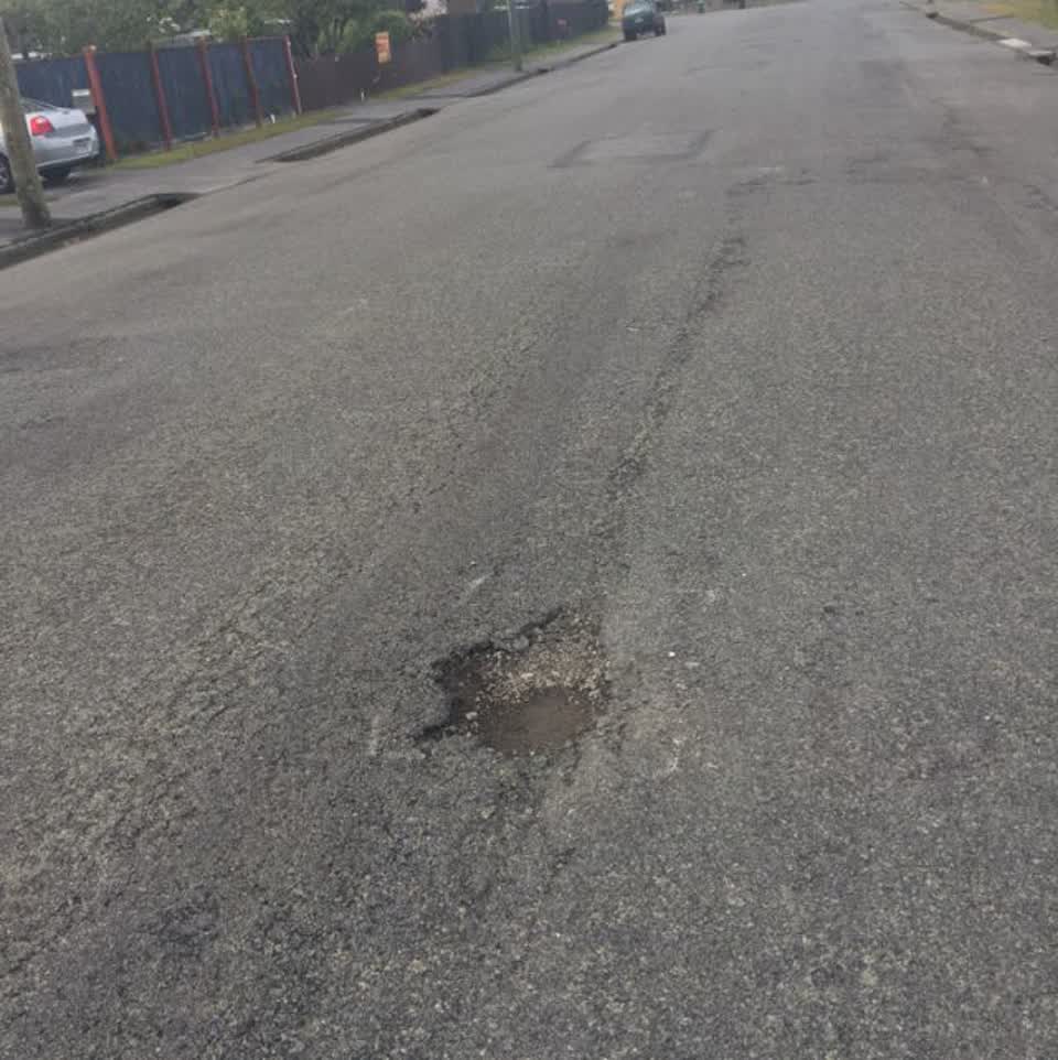 The photograph attached to this roading/streets report