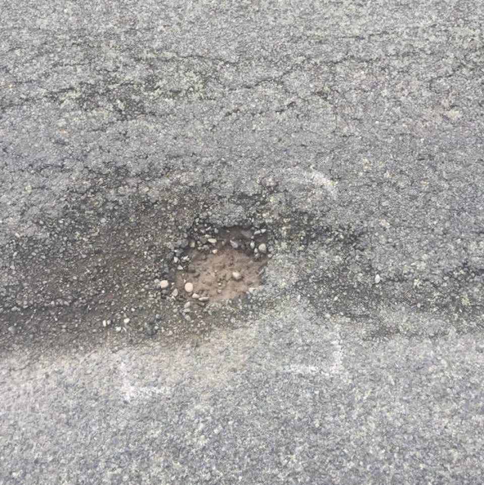 The photograph attached to this roading/streets report