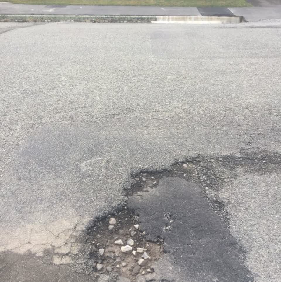 The photograph attached to this roading/streets report