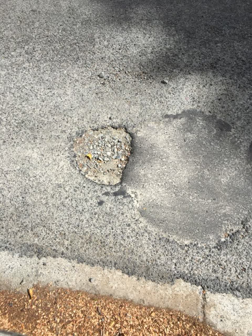 The photograph attached to this roading/streets report