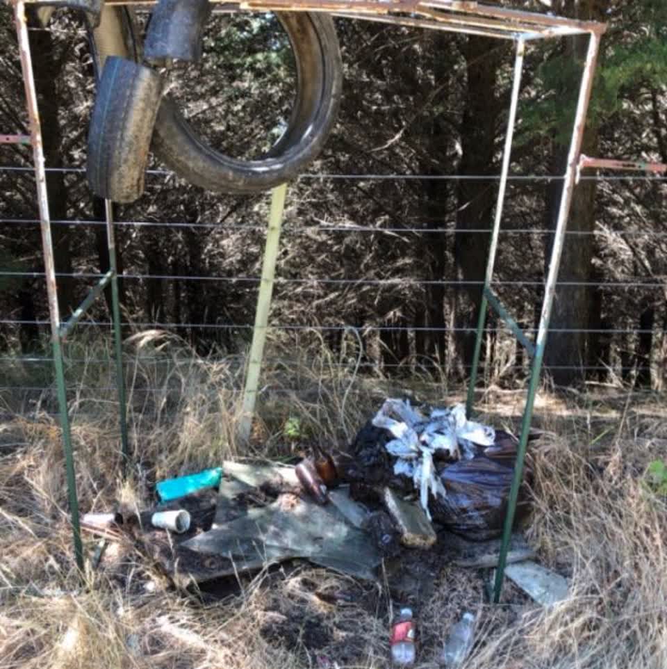 The photograph attached to this rubbish/recycling report