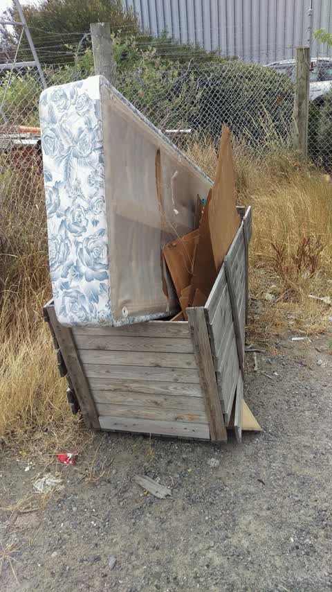 Rubbish/Recycling, a report photo