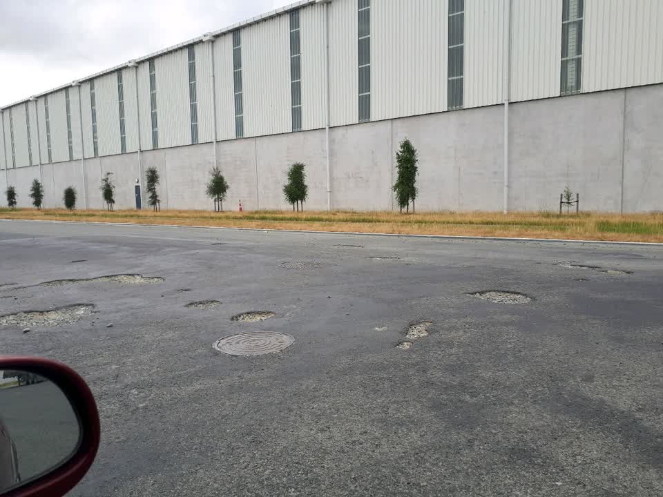 The photograph attached to this roading/streets report