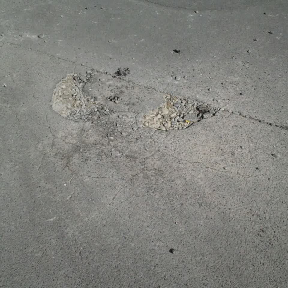 The photograph attached to this roading/streets report