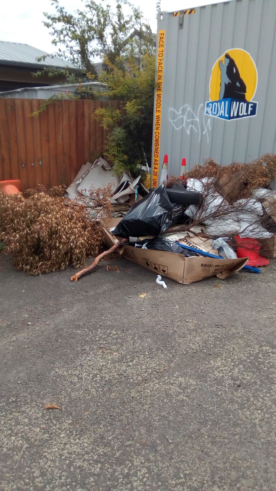 The photograph attached to this rubbish/recycling report