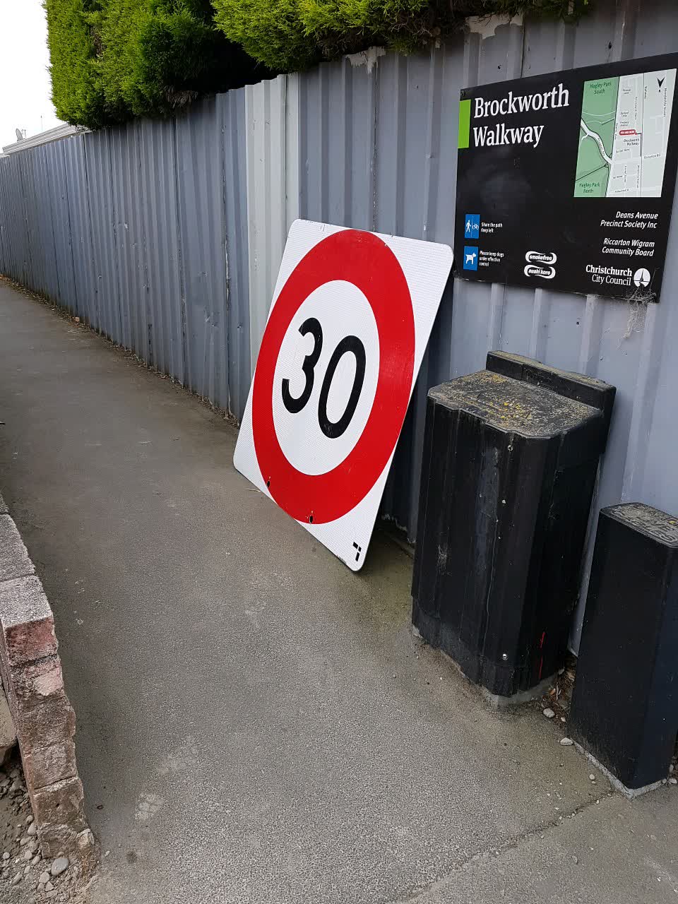 The photograph attached to this roading/streets report