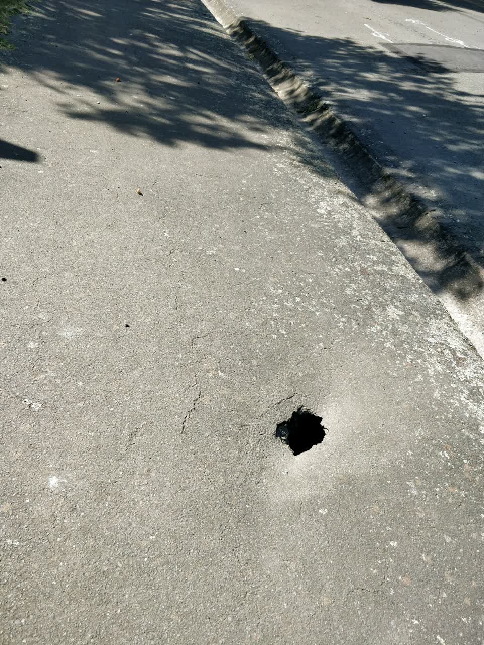 The photograph attached to this roading/streets report