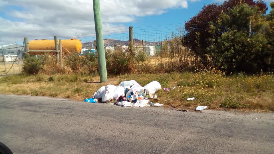 The photograph attached to this rubbish/recycling report