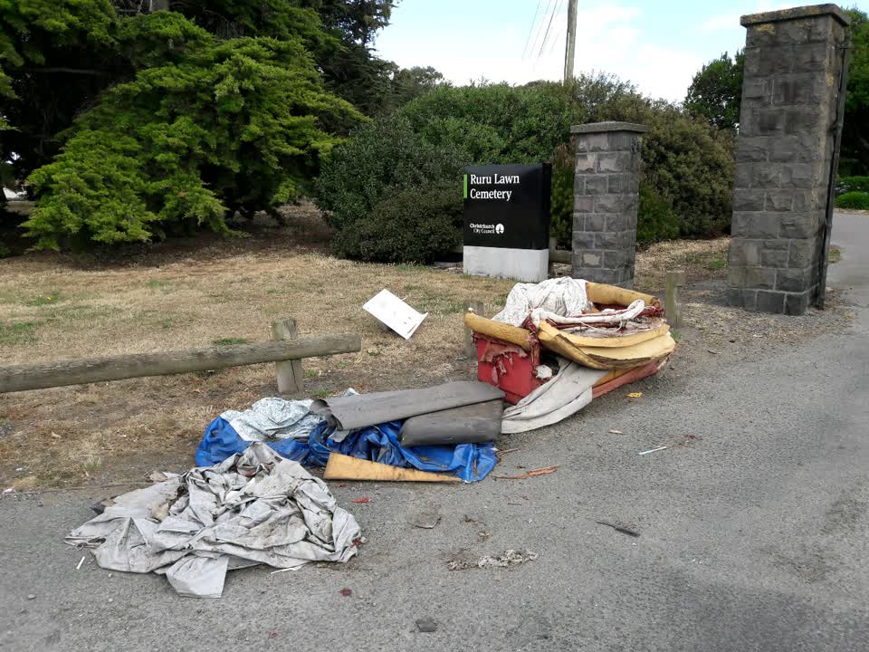 The photograph attached to this rubbish/recycling report