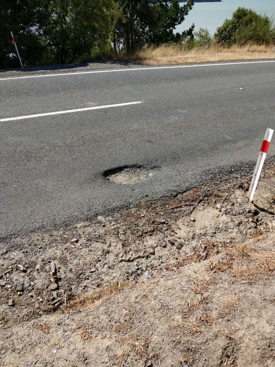 The photograph attached to this roading/streets report
