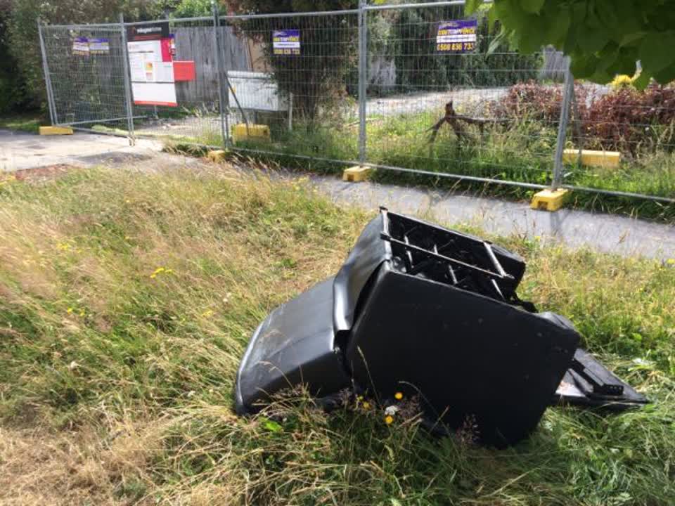The photograph attached to this rubbish/recycling report