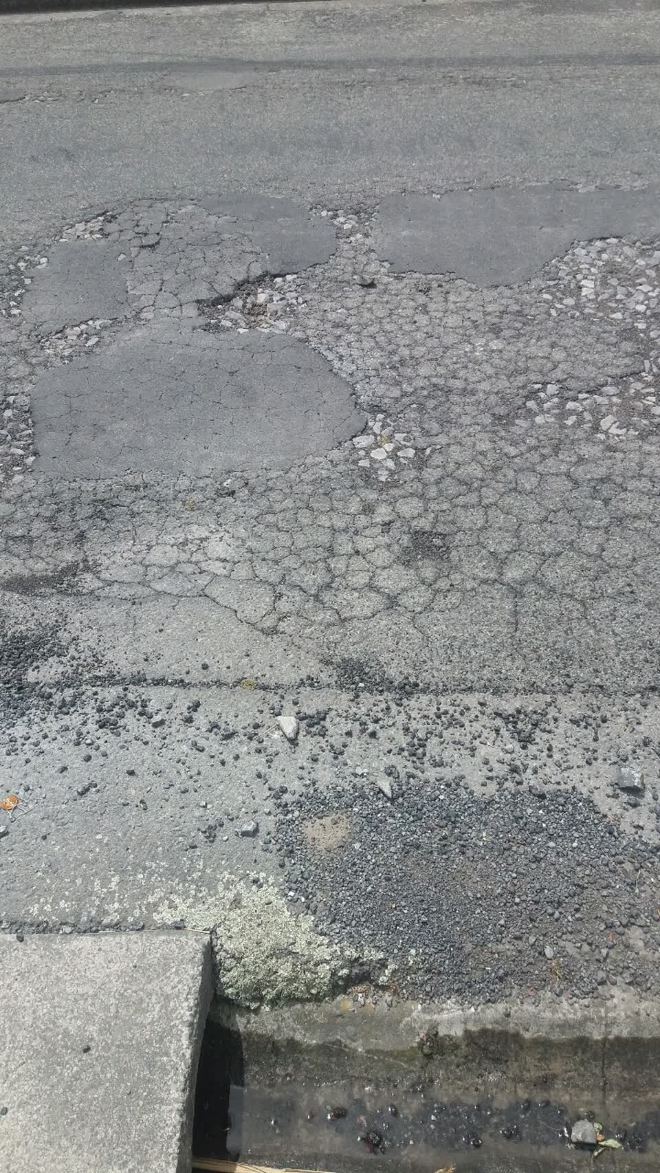 The photograph attached to this roading/streets report