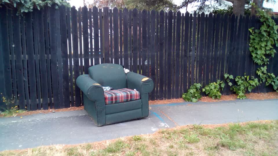 The photograph attached to this rubbish/recycling report