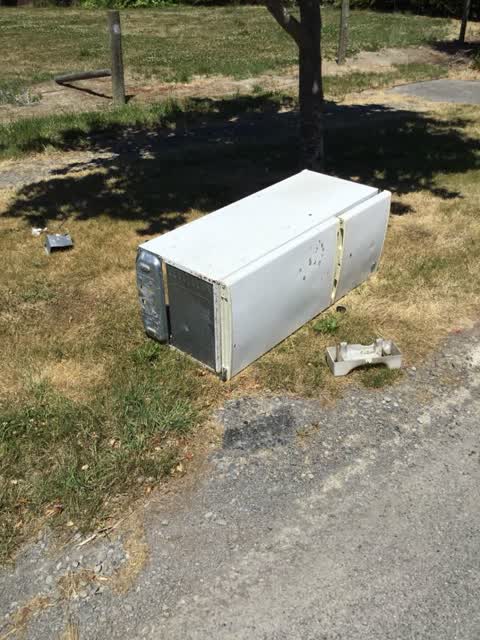 Rubbish/Recycling, a report photo