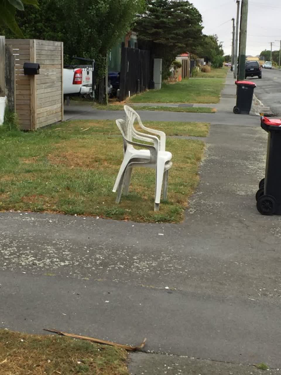 The photograph attached to this rubbish/recycling report