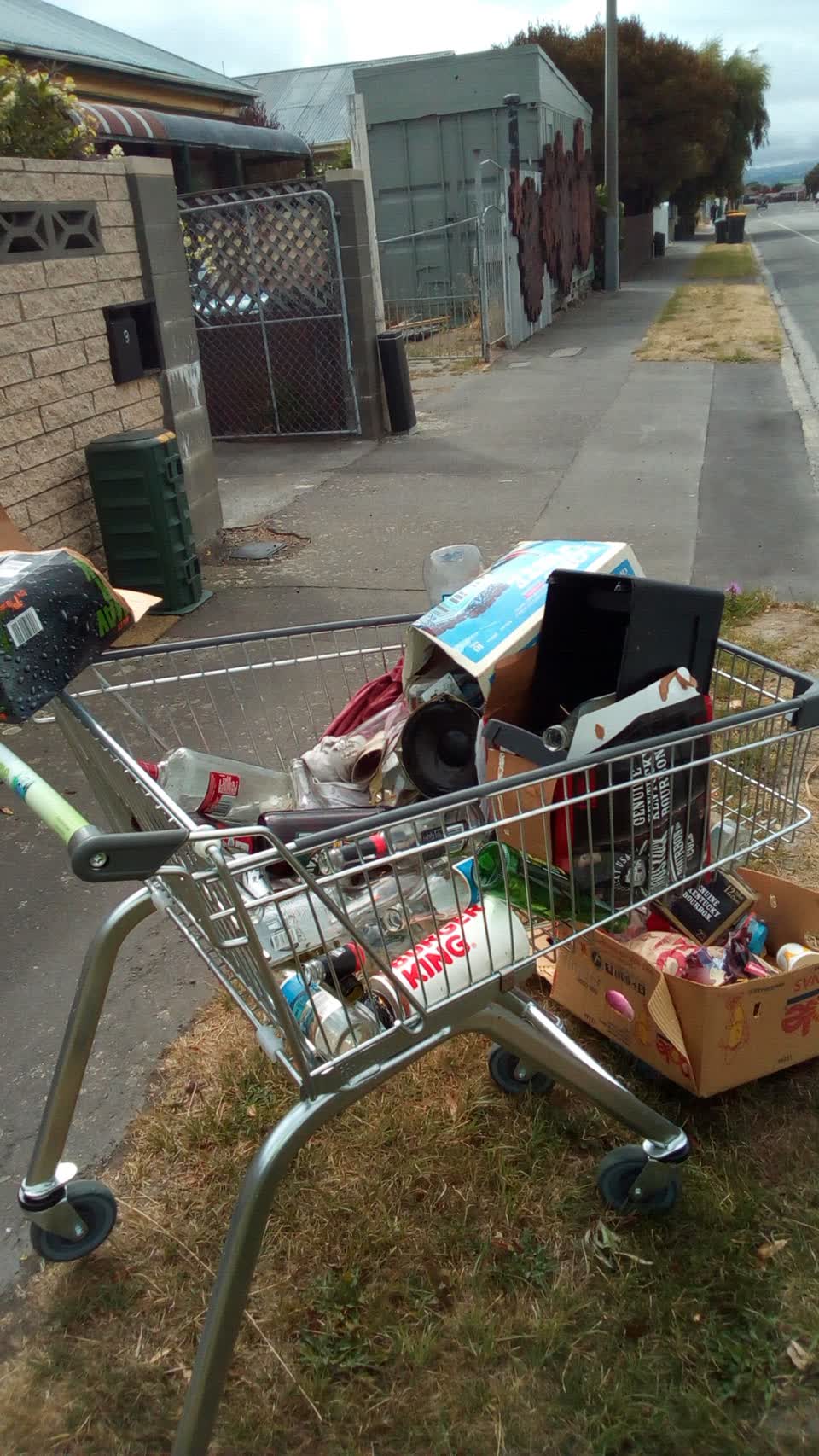 The photograph attached to this rubbish/recycling report