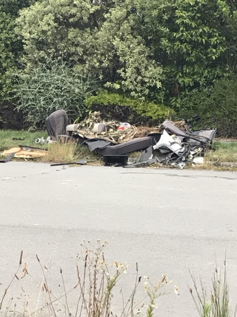 The photograph attached to this rubbish/recycling report