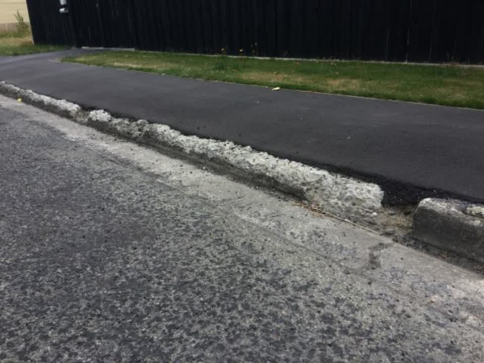 The photograph attached to this roading/streets report