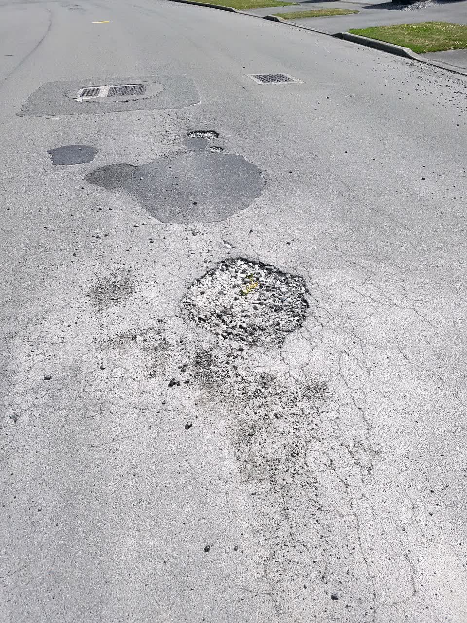 The photograph attached to this roading/streets report