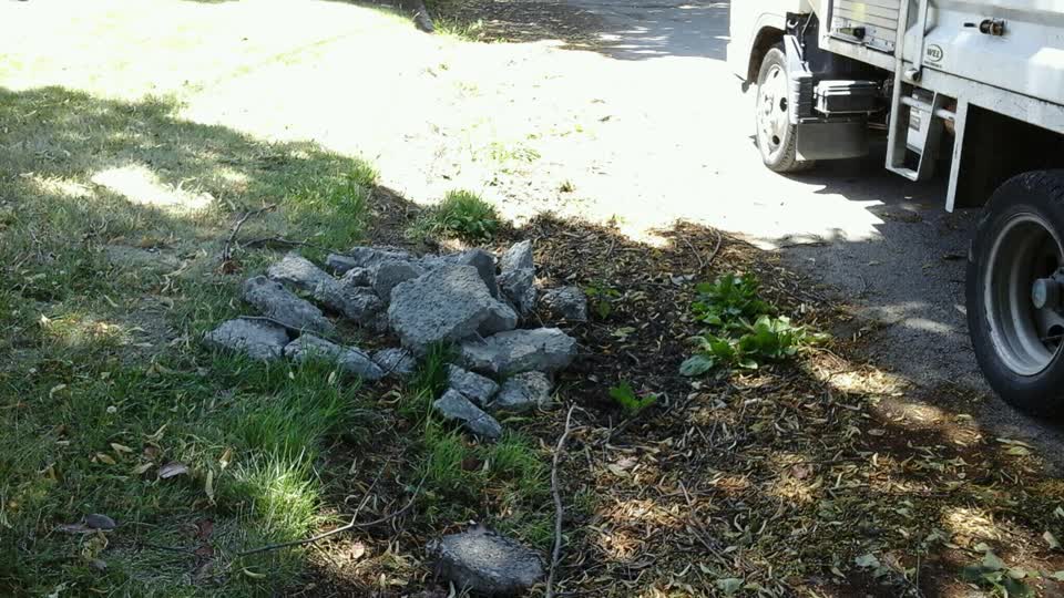 The photograph attached to this roading/streets report