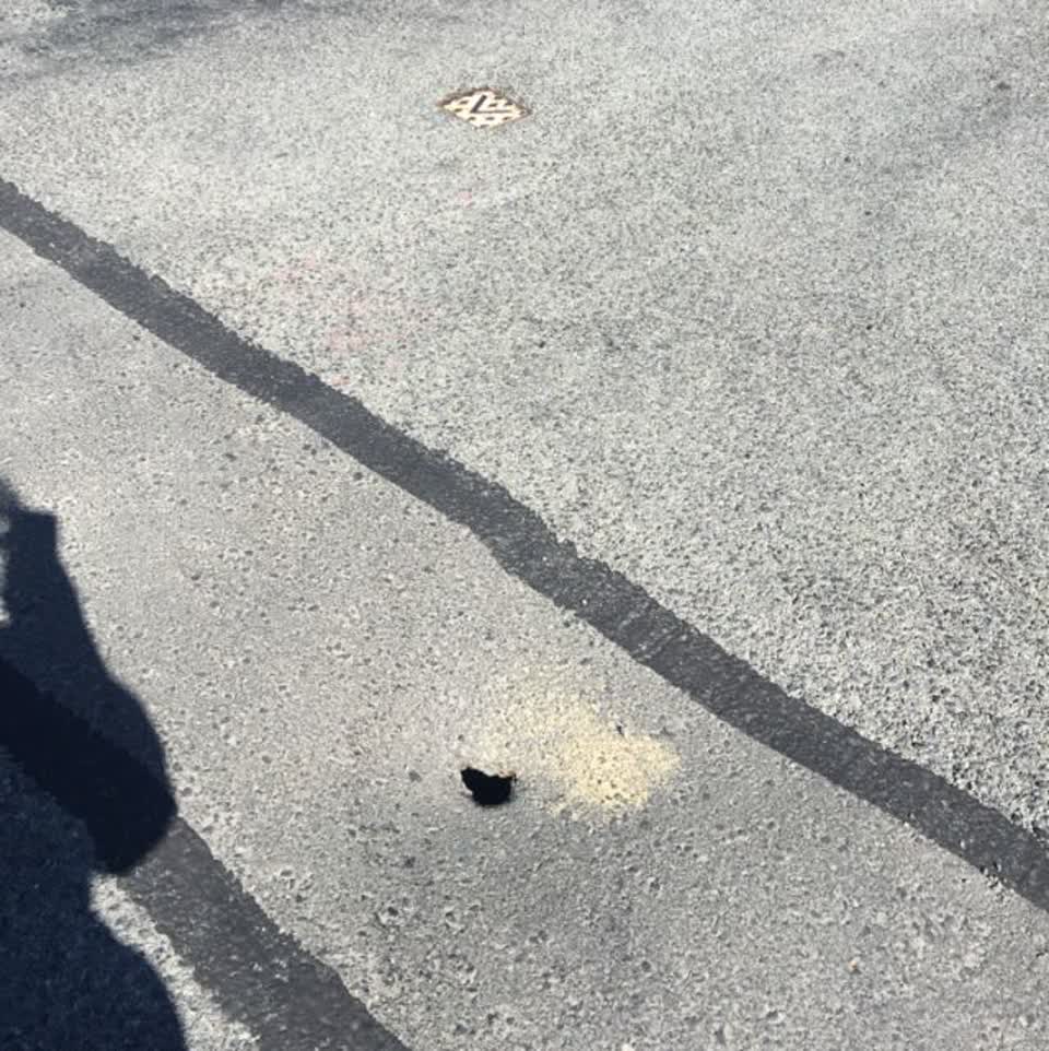 The photograph attached to this roading/streets report