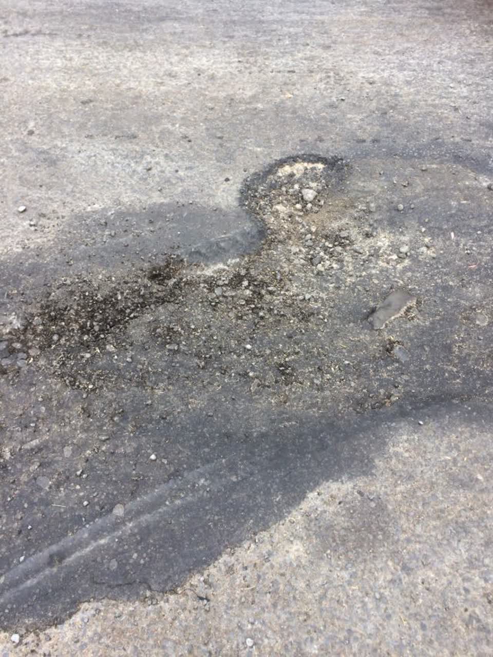 The photograph attached to this roading/streets report