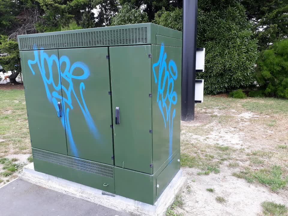The photograph attached to this graffiti report