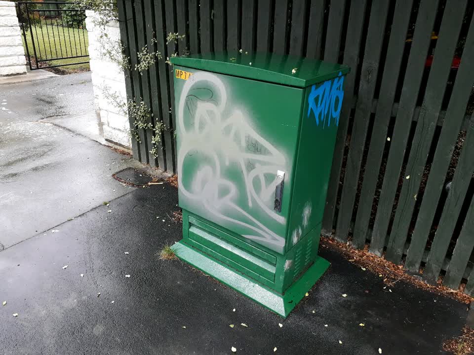 The photograph attached to this graffiti report