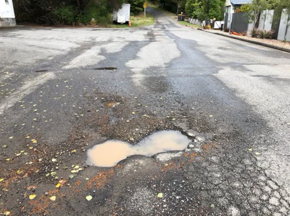 The photograph attached to this roading/streets report