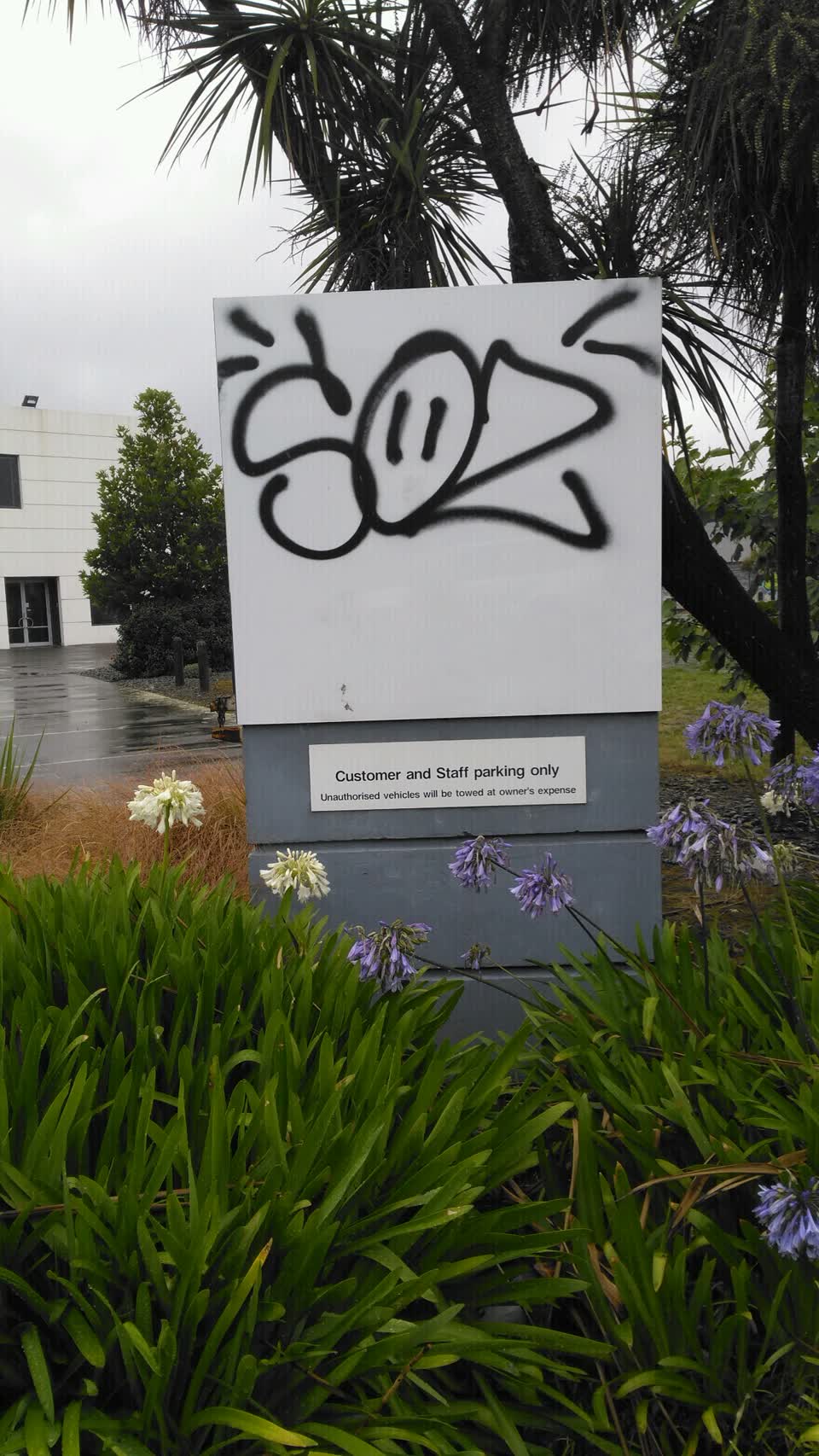 The photograph attached to this graffiti report