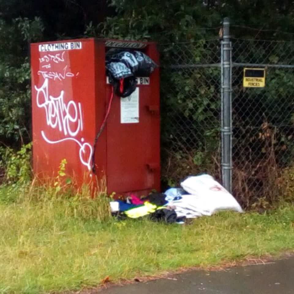 The photograph attached to this rubbish/recycling report