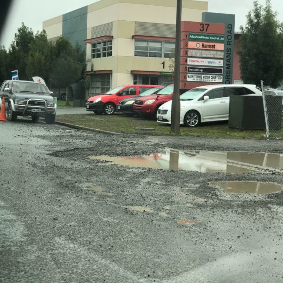 The photograph attached to this roading/streets report