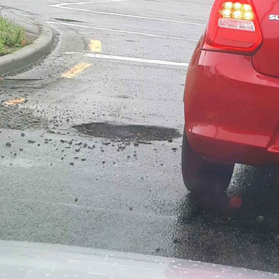 The photograph attached to this roading/streets report