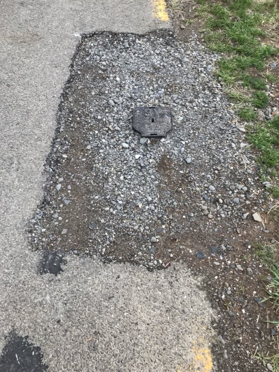 The photograph attached to this roading/streets report