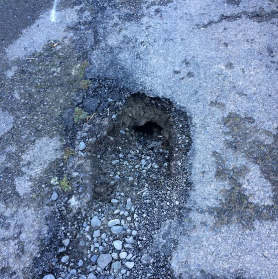 The photograph attached to this roading/streets report