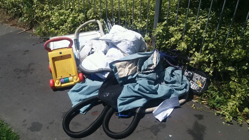 The photograph attached to this rubbish/recycling report