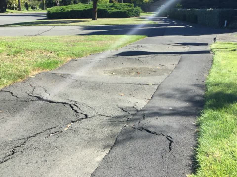 The photograph attached to this roading/streets report