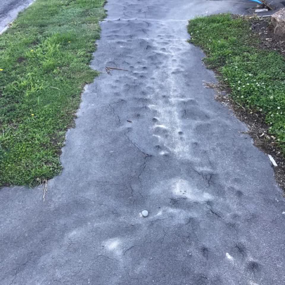 The photograph attached to this roading/streets report