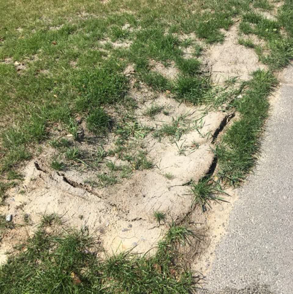 The photograph attached to this roading/streets report