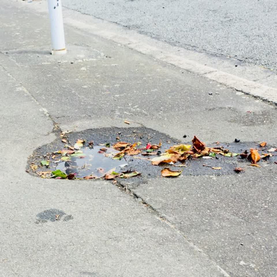 The photograph attached to this roading/streets report