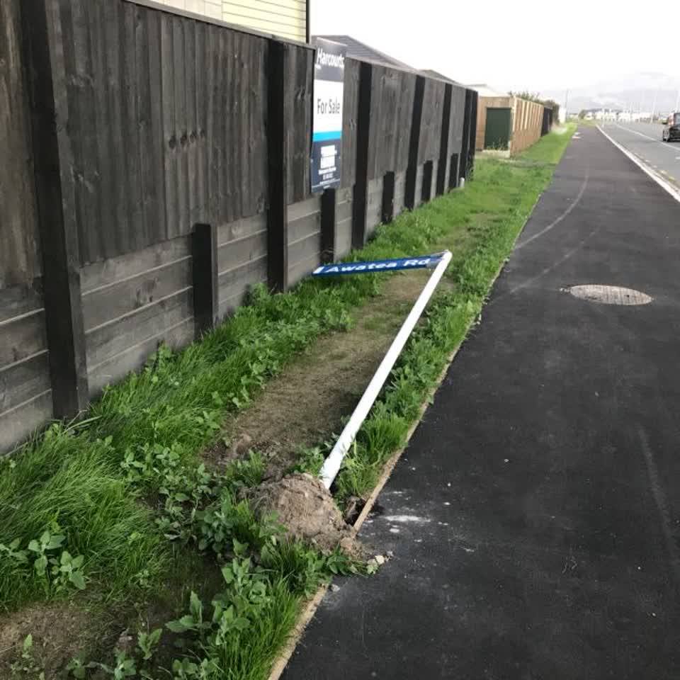 The photograph attached to this roading/streets report