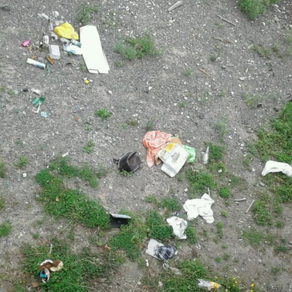 The photograph attached to this rubbish/recycling report