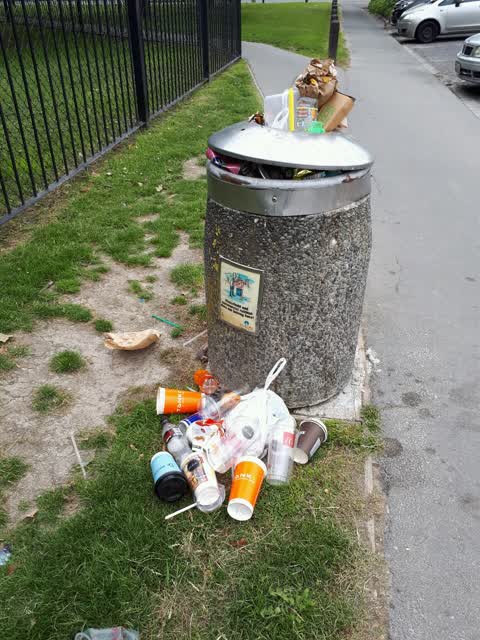 Rubbish/Recycling, a report photo