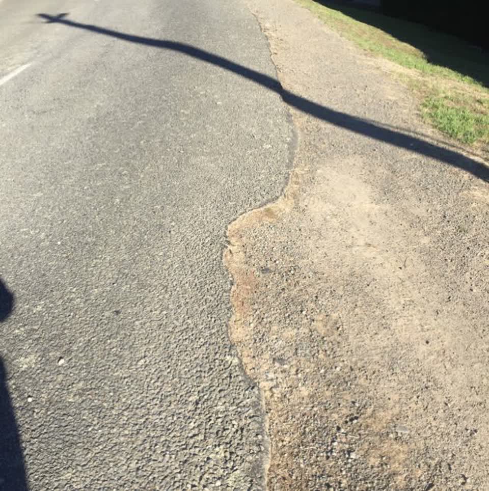 The photograph attached to this roading/streets report