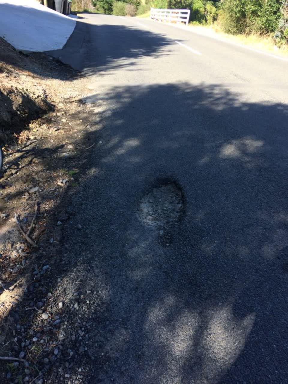 The photograph attached to this roading/streets report