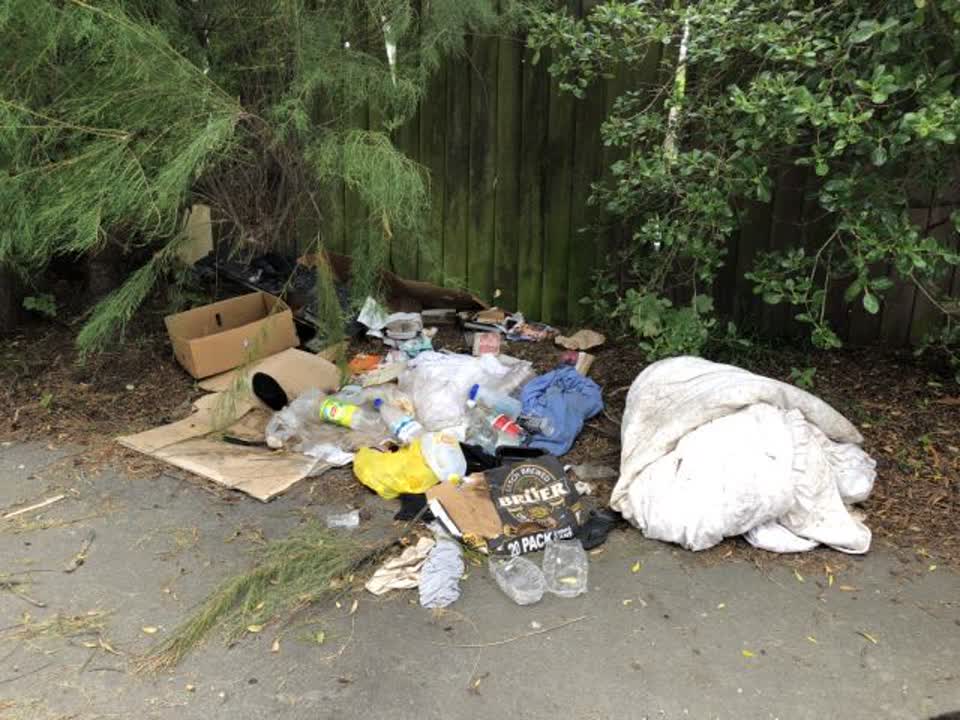 The photograph attached to this rubbish/recycling report
